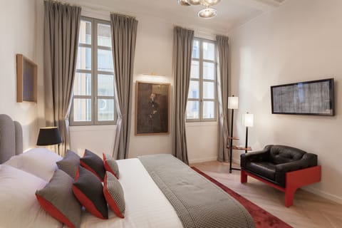 Deluxe Double Room, City View (1) | Individually decorated, individually furnished, desk, cribs/infant beds