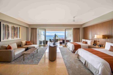 Grand Class Pool Suite Ocean Front | Premium bedding, down comforters, pillowtop beds, free minibar