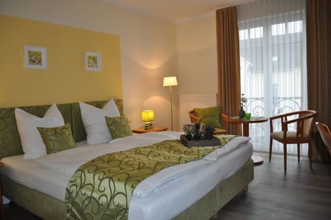 Classic Double Room | In-room safe, desk, soundproofing, free WiFi