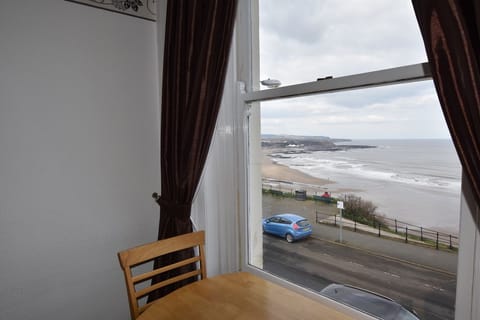 Apartment, 2 Bedrooms, Sea View (First Floor) | In-room dining