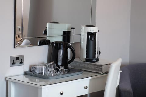 Espresso maker, coffee/tea maker, electric kettle