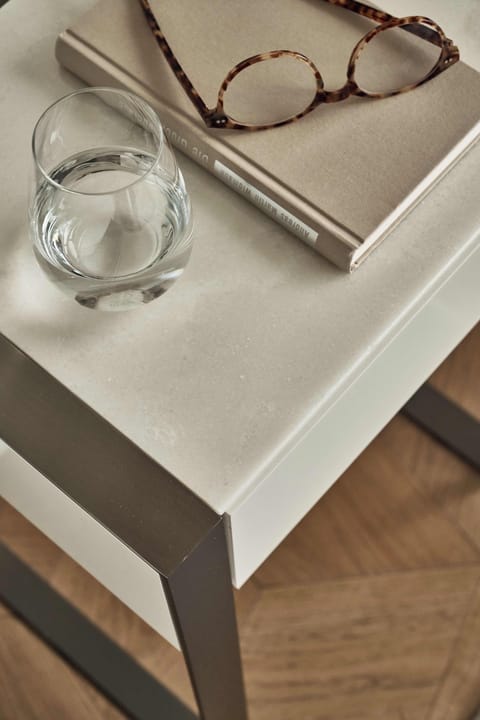 Senator Suite | Premium bedding, free minibar items, in-room safe, desk