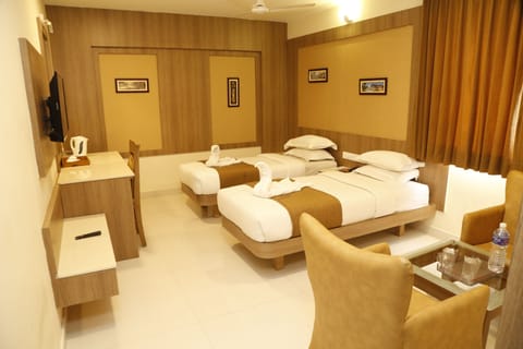 Executive Twin Room, Accessible, Non Smoking | 1 bedroom, premium bedding, minibar, in-room safe