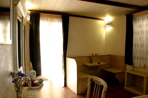 Deluxe Double or Twin Room, Balcony | Minibar, in-room safe, desk, free cribs/infant beds