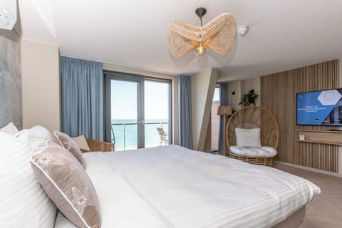Hypo-allergenic bedding, minibar, in-room safe, individually decorated