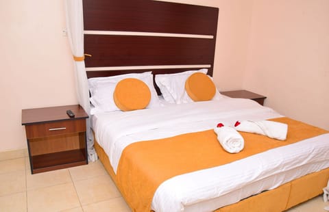 Superior Double Room | In-room safe, iron/ironing board, free WiFi, bed sheets