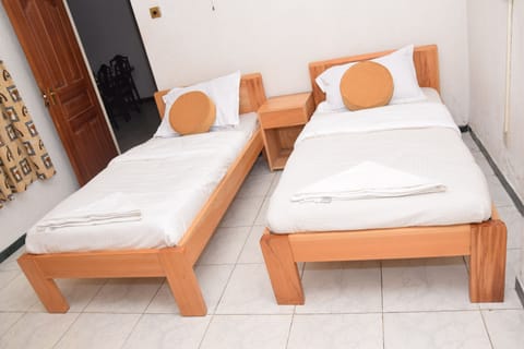 Triple Room | In-room safe, iron/ironing board, free WiFi, bed sheets