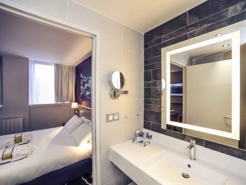 Privilege, Room, 1 Double Bed | In-room safe, desk, iron/ironing board, free cribs/infant beds