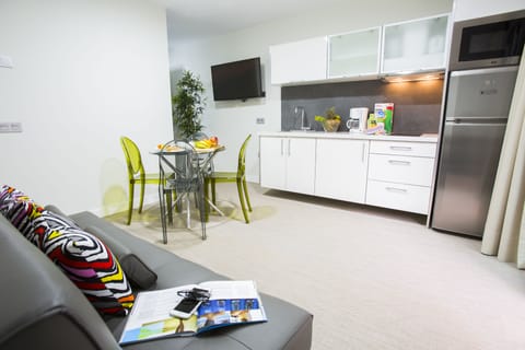 Senior Suite, Terrace | Private kitchen | Full-size fridge, microwave, stovetop, coffee/tea maker