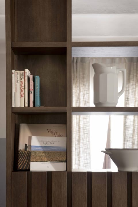 Junior Studio Suite | Living area | 42-inch flat-screen TV with satellite channels, TV