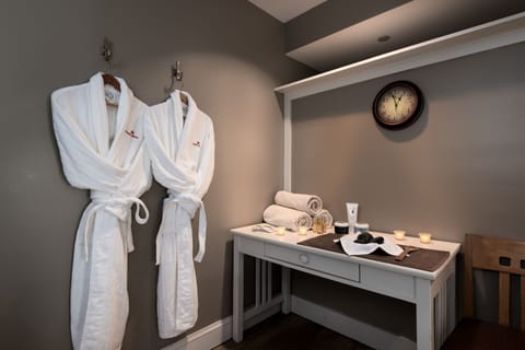 Couples treatment rooms, body treatments, body scrubs, facials