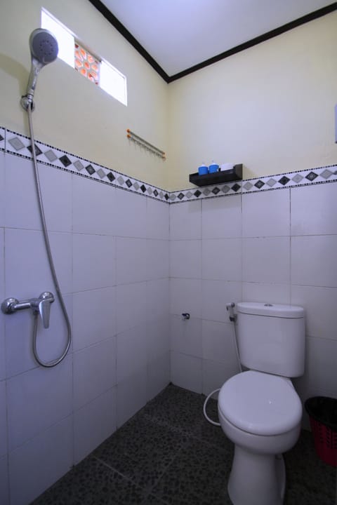 Basic Shared Dormitory | Bathroom | Shower, free toiletries, hair dryer