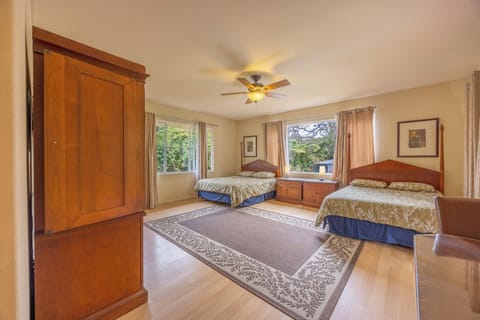 Room (Botanical) | Individually decorated, individually furnished, desk, laptop workspace