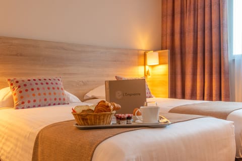 Standard Twin Room | Minibar, in-room safe, individually decorated, desk