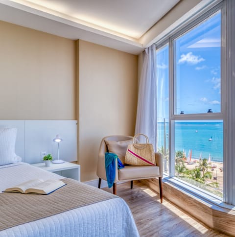 Excellence Frente Mar Casal | 1 bedroom, in-room safe, blackout drapes, iron/ironing board