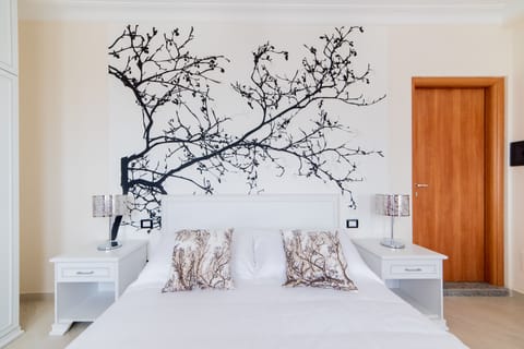 Comfort Double Room | Egyptian cotton sheets, minibar, in-room safe, desk