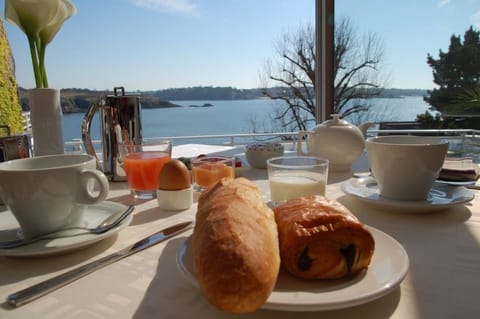 Daily buffet breakfast (EUR 10 per person)