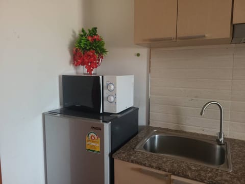 Standard Double Room  | Private kitchen | Full-size fridge, microwave, stovetop, coffee/tea maker