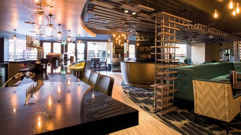 Serves lunch and dinner