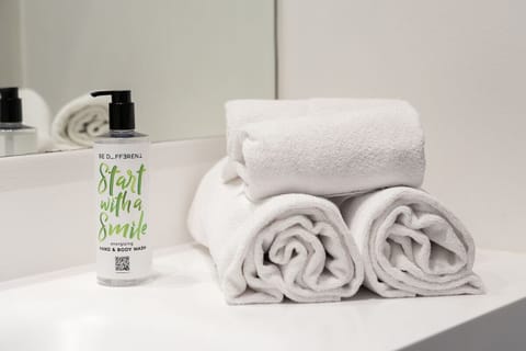 Shower, rainfall showerhead, free toiletries, hair dryer