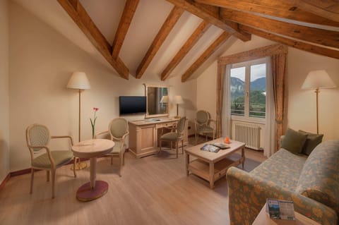 Suite, Lake View | Minibar, in-room safe, desk, free WiFi