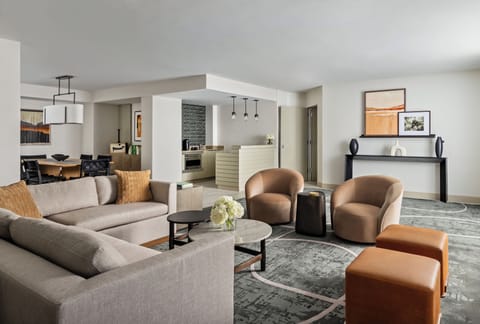 Suite (Signature) | Egyptian cotton sheets, premium bedding, pillowtop beds, in-room safe