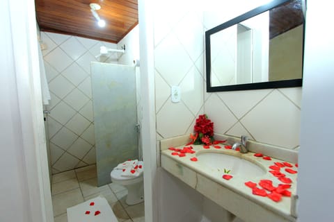 Standard Room, 1 Bedroom | Bathroom | Shower, hair dryer, towels