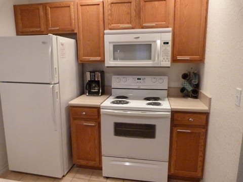 Near Disney: Mickey's Fun In The Sun Private Home | Private kitchen | Full-size fridge, microwave, oven, stovetop