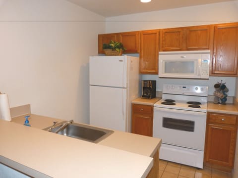 Near Disney: Mickey's Fun In The Sun Private Home | Private kitchen | Full-size fridge, microwave, oven, stovetop