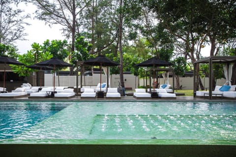 2 outdoor pools, pool umbrellas, sun loungers