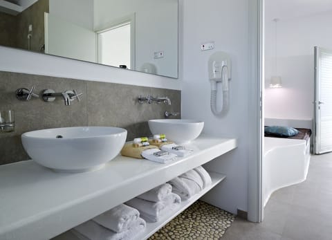 Deluxe Suite | Bathroom amenities | Designer toiletries, hair dryer, bathrobes, slippers