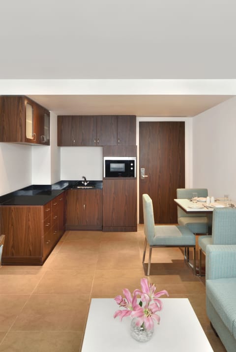 Suite, 1 King Bed | Private kitchenette | Fridge, electric kettle