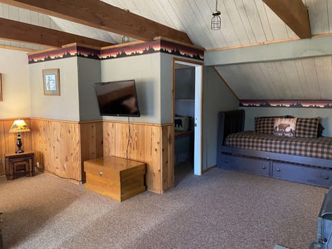 Stover Cottage Cabin, 1 Bedroom, Kitchen | Desk, iron/ironing board, free WiFi