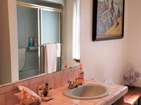 Standard Double Room, Private Bathroom (Geronimo) | Bathroom