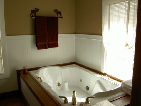 Jetted tub