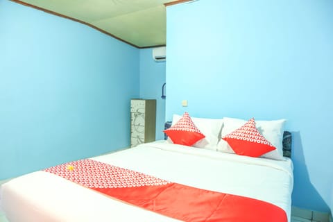 Standard Double Room | Desk, free WiFi, bed sheets