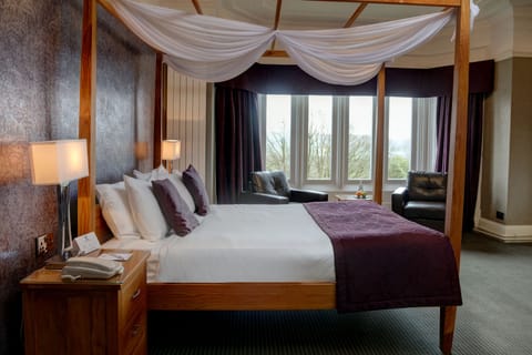 Suite, 1 Double Bed. Garden View (Four Poster Bed) | Desk, laptop workspace, iron/ironing board, free WiFi