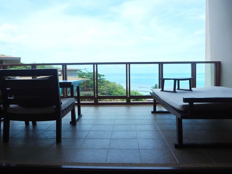 Luxury 2-Bedroom Condo Ocean View | Balcony