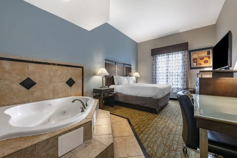 Suite, 1 King Bed, Non Smoking, Jetted Tub | Egyptian cotton sheets, premium bedding, down comforters, pillowtop beds