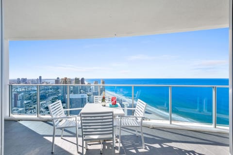 Lvl 39 (Above Hilton) - 2 Bedrooms, Accessible, Ocean View | Balcony