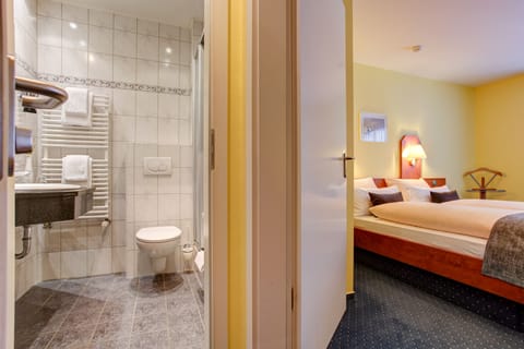 Double Room | Desk, soundproofing, free WiFi, bed sheets