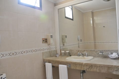 Deluxe Triple Room, 1 Bedroom | Bathroom | Hair dryer, bidet, towels, soap