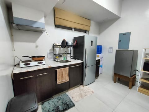 Condo, 2 Bedrooms | Private kitchen | Fridge, microwave, stovetop, toaster