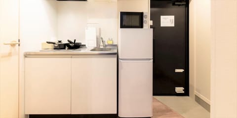 Standard Room | Private kitchen | Fridge, microwave, stovetop, electric kettle