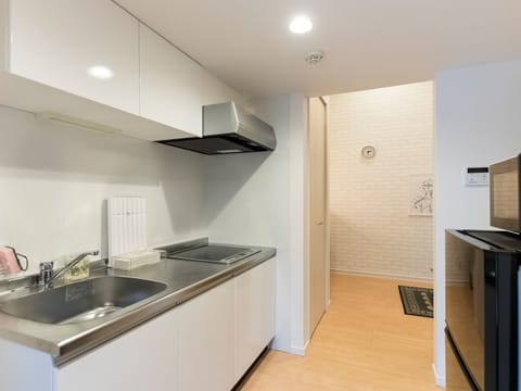 Standard Room | Private kitchen | Fridge, microwave, stovetop, electric kettle