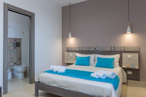 Executive Double Room | 1 bedroom, minibar, in-room safe, individually decorated