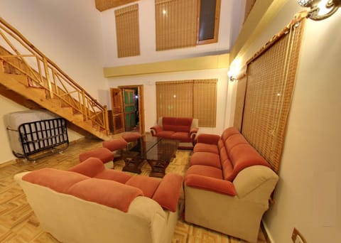 4 bed Room luxury cottage suites | Living room | Flat-screen TV