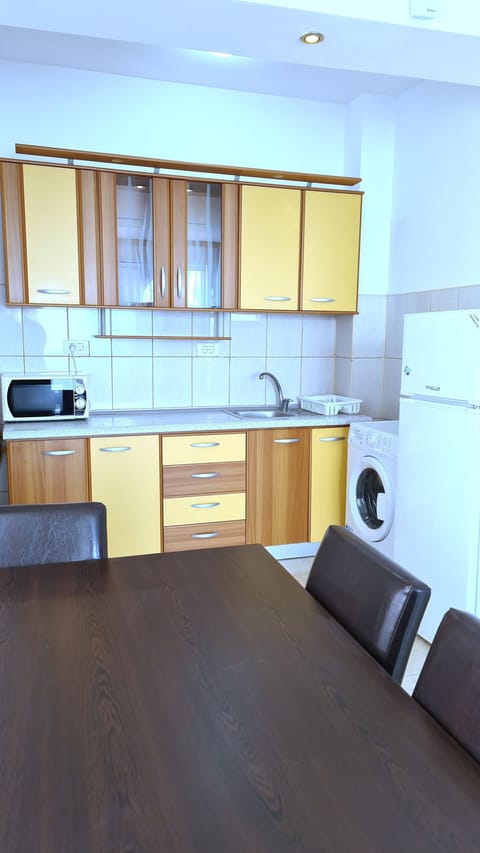 Apartment, 2 Bedrooms | 2 bedrooms, soundproofing, iron/ironing board, free WiFi