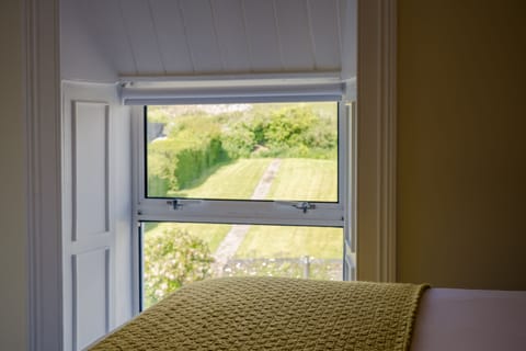 Budget Double room | Soundproofing, iron/ironing board, free WiFi, bed sheets