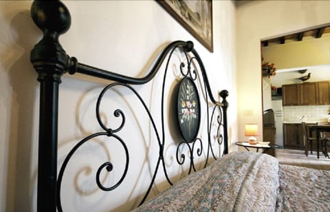 Premium bedding, in-room safe, desk, cribs/infant beds